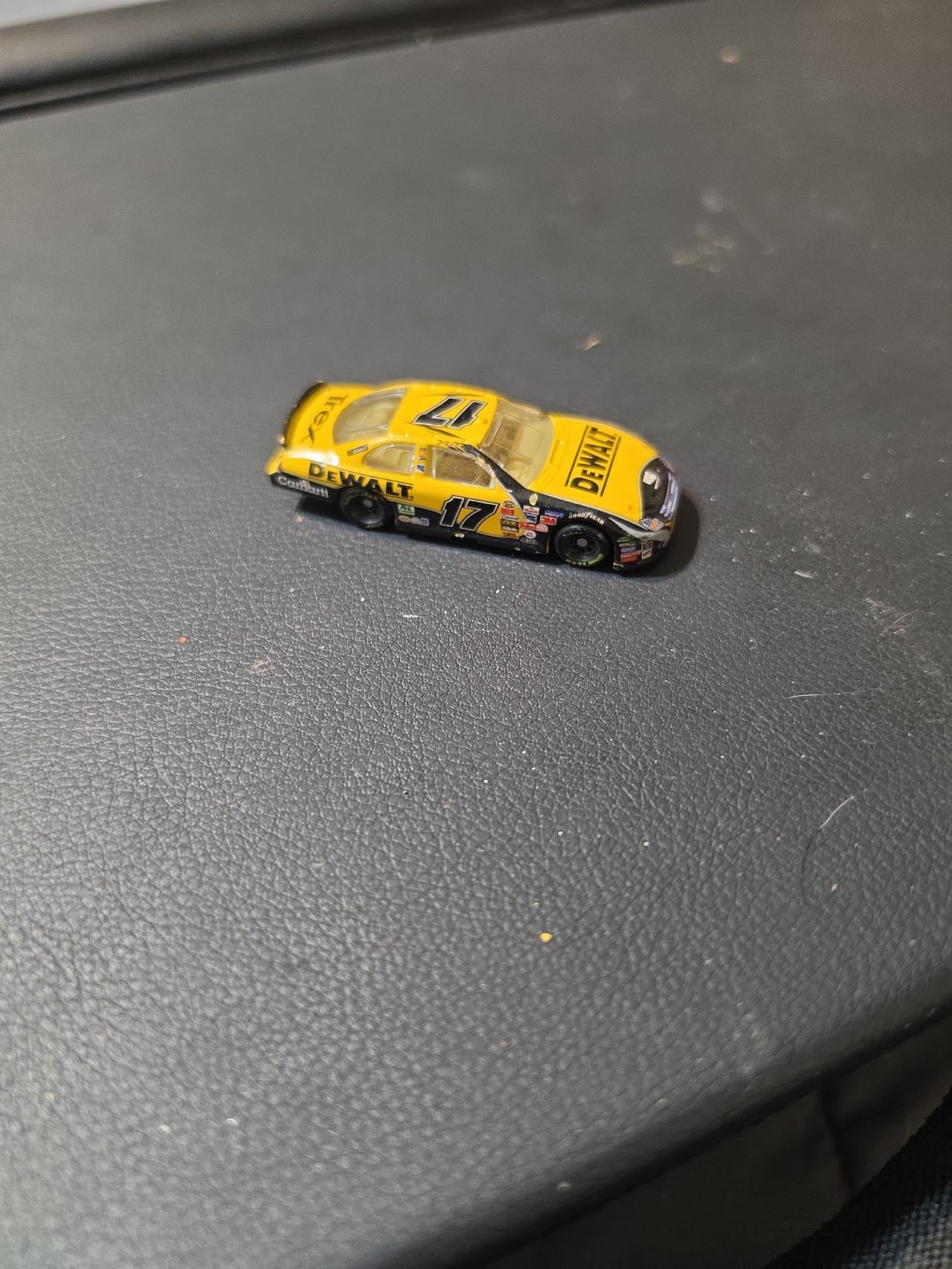 Winners Circle Matt Kenseth #17 DeWalt Ford Taurus 1:64 Scale Die-cast Car