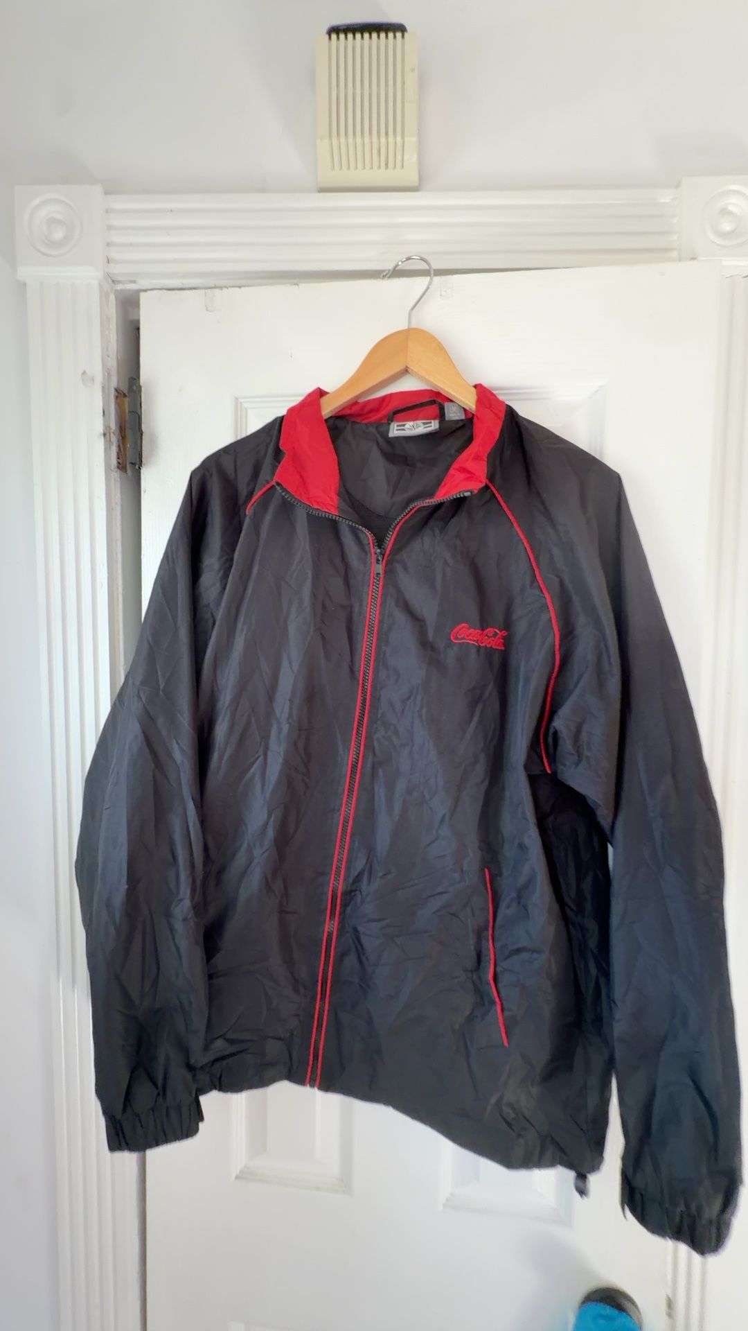 Coca-Cola Beverage Zip-Up Jacket Windbreaker (Medium)