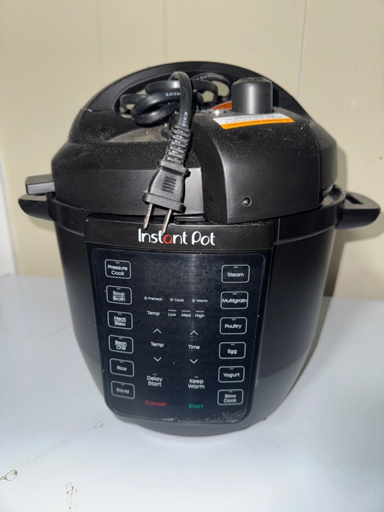 Instant Pot RIO 6-Quart 7-in-1 Electric Pressure Cooker