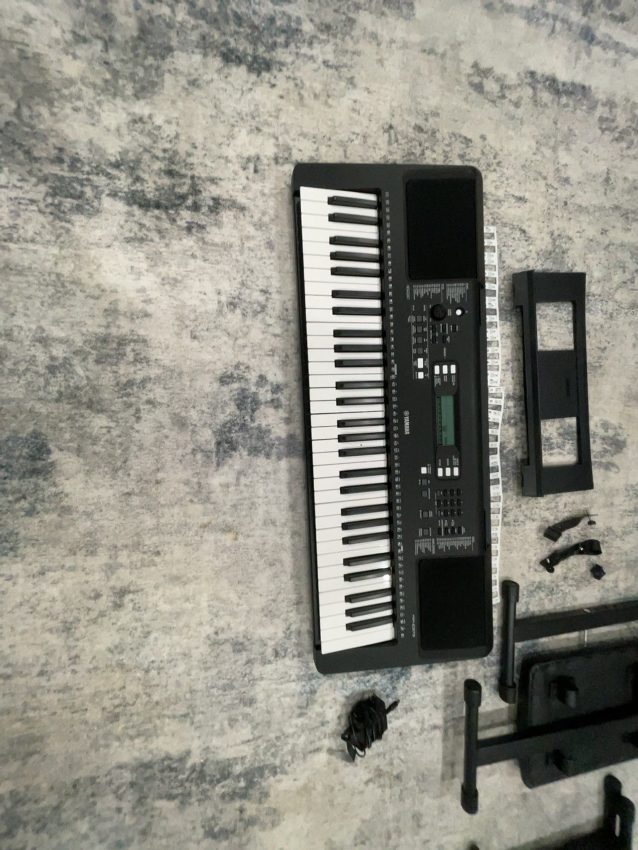 Yamaha PSR-E373 61-Key Portable Keyboard Black