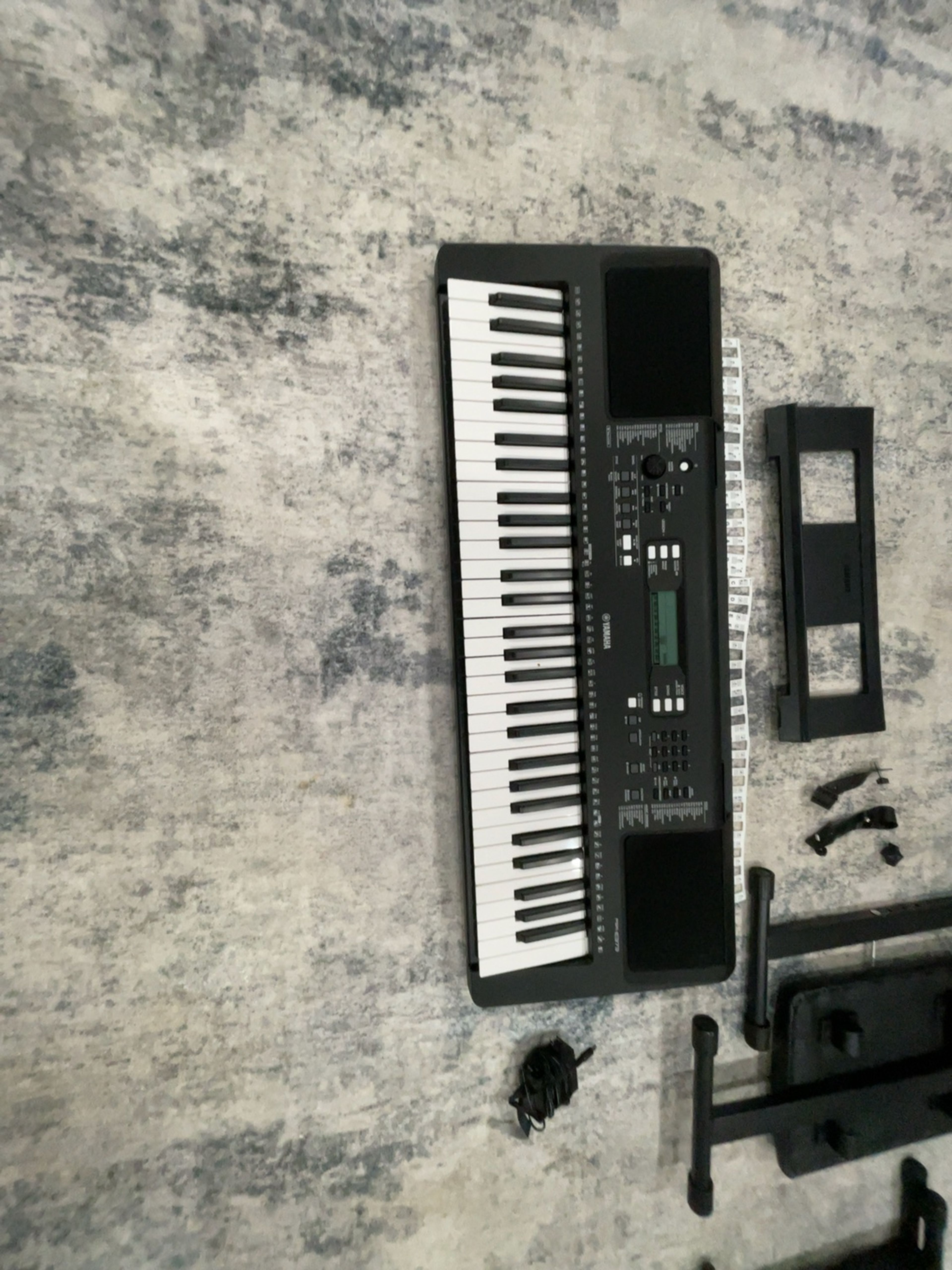 Yamaha PSR-E373 61-Key Portable Keyboard Black