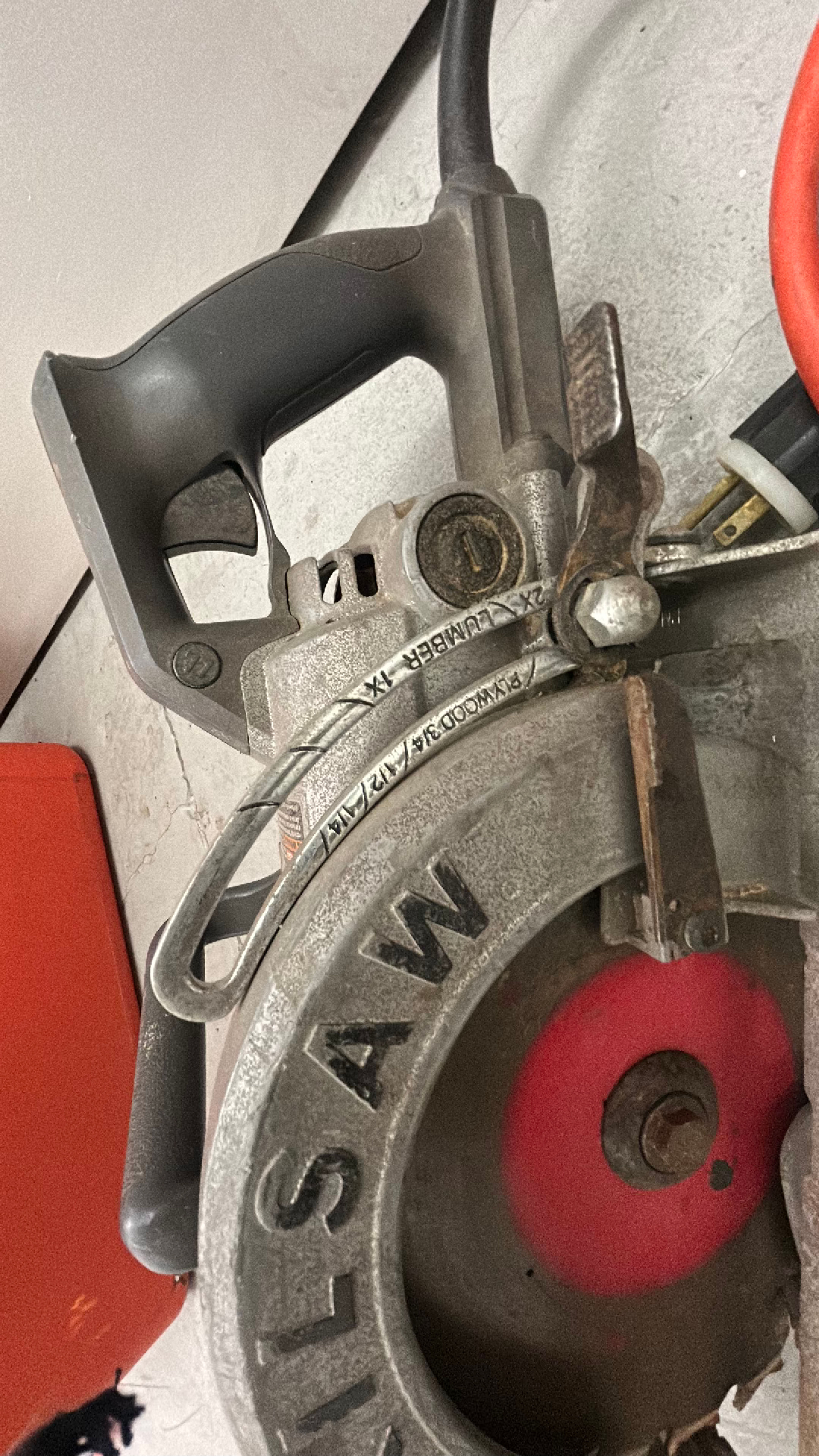 Skil SHD77 7-1/4" Worm Drive Circular Saw - Image 8