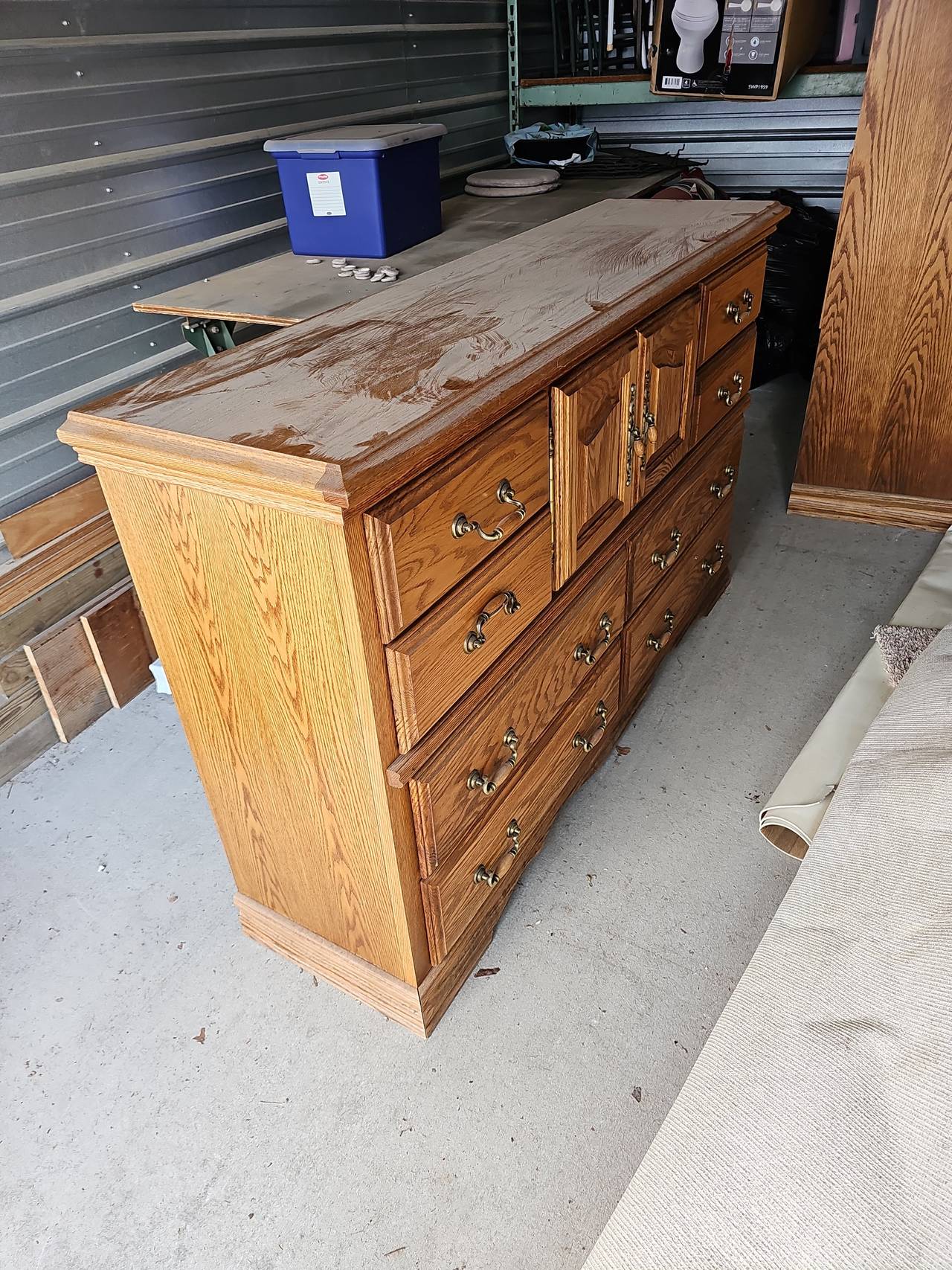 Traditional Oak 6-Drawer Dresser with Center Cabinet