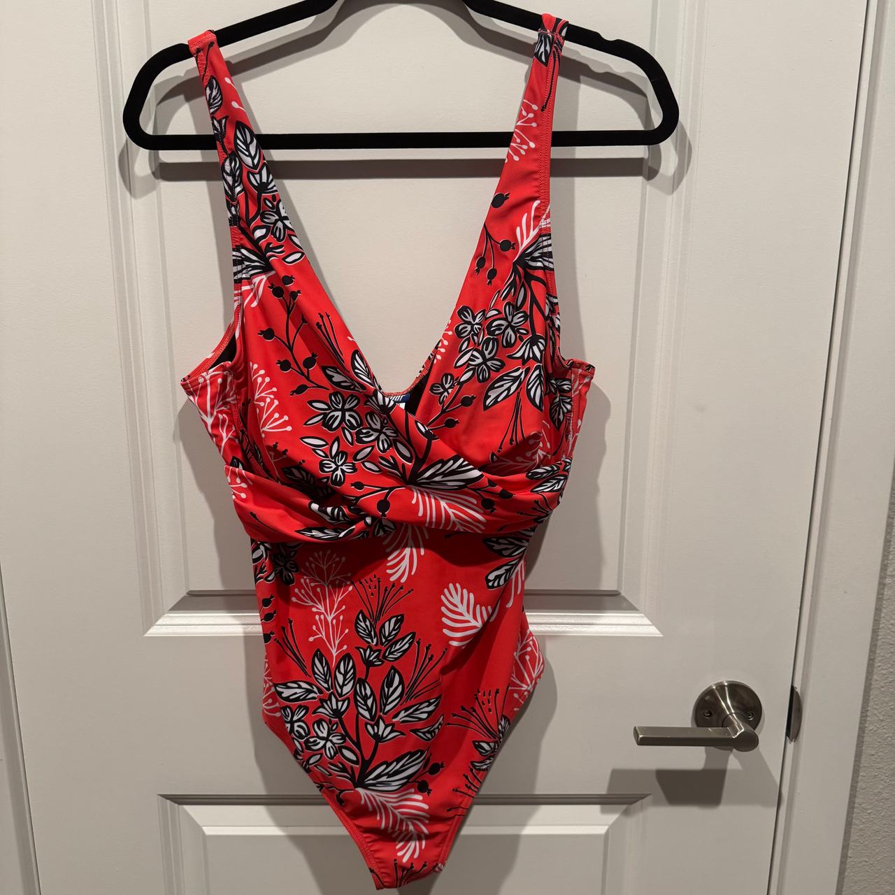 Hilor One-Piece Swimsuit women’s size 16 red and white floral tummy control