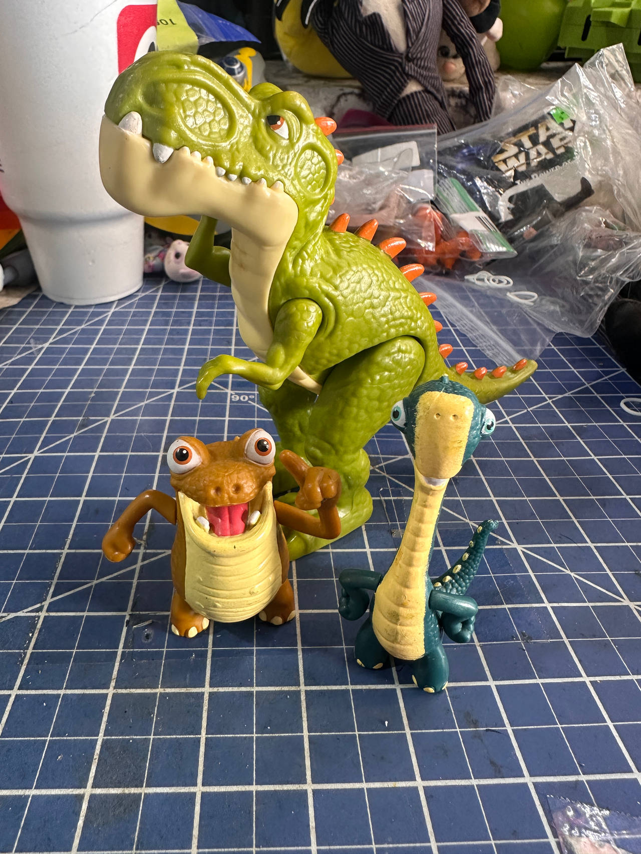 Gigantasaurus Dino figure bundle 3 pcs 212