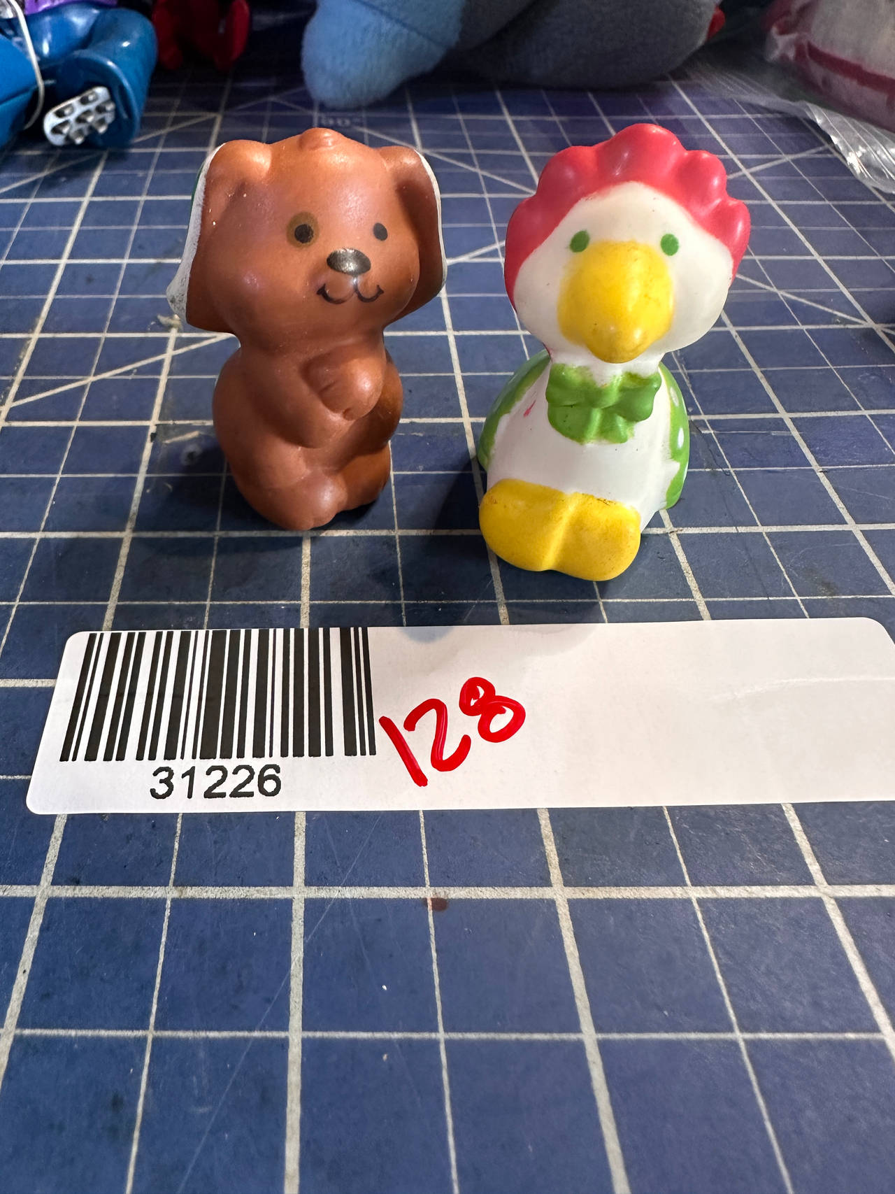 Strawberry Shortcake pet PUPCAKE and GOOSEBERRY vtg 1980s 2 pcs. 128