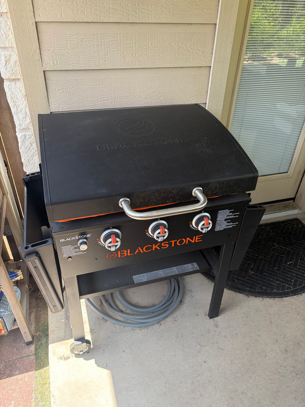 Blackstone 28" XL 3-Burner Griddle with Cover. Natural Gas (Not Propane)