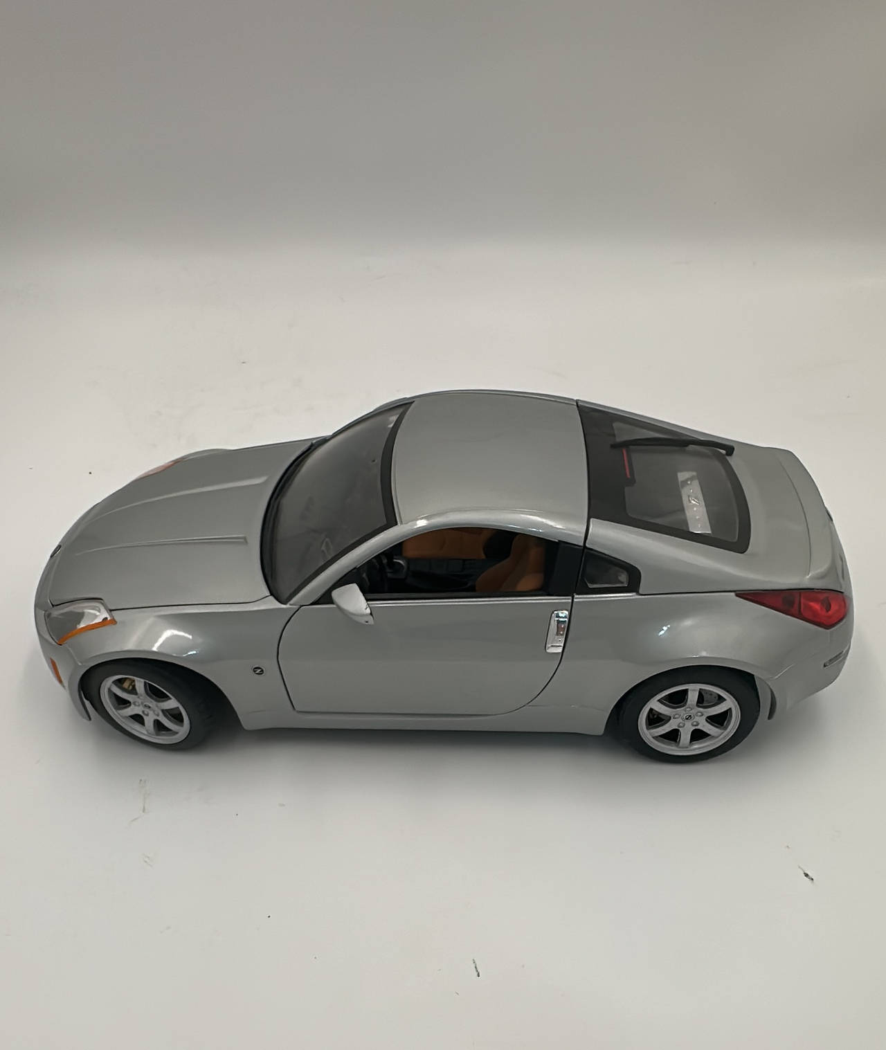 Maisto Nissan 350Z 1:18 Scale Die-cast Model Car