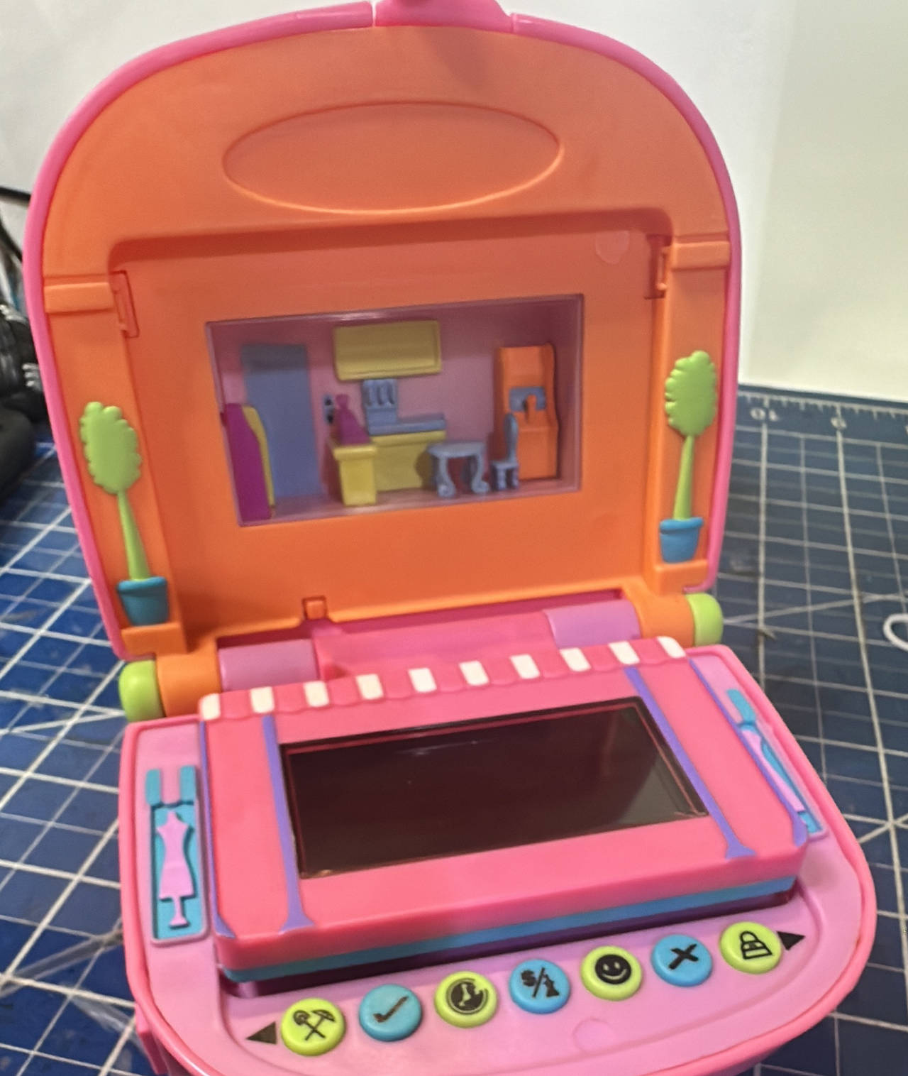 PIXEL CHIX vtg 2005 Love to Shop Mall-Pet Salon flip screen electronic dollhouse