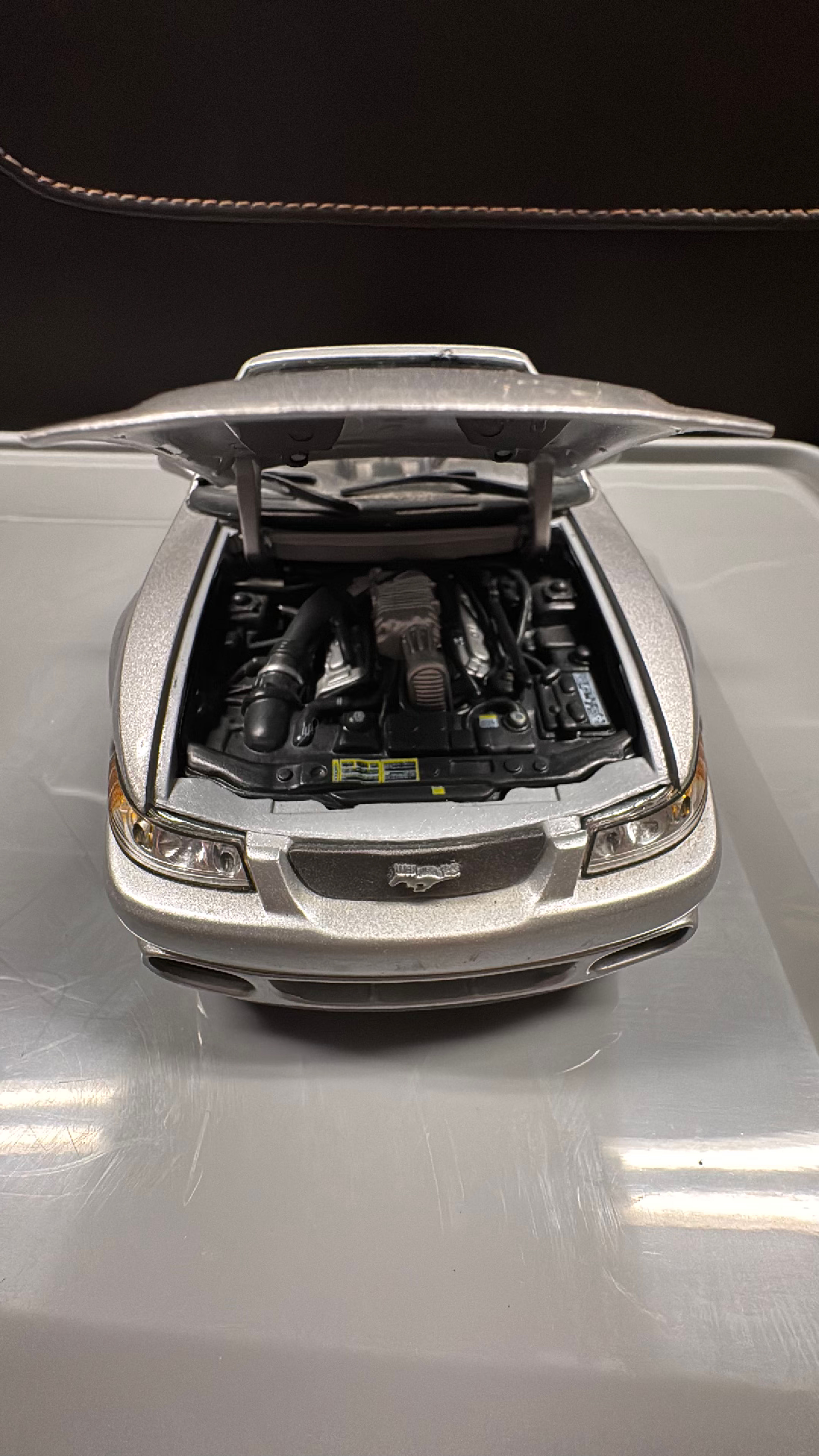 Maisto 1:18 2003 Ford Mustang SVT Cobra Convertible - Image 4