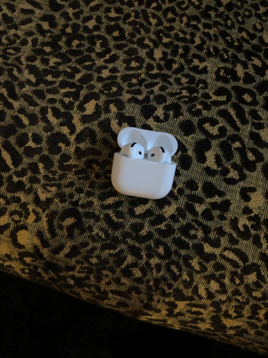Apple AirPods 4th Generation White