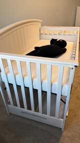 Storkcraft Portofino 4-in-1 Convertible Crib and Changer - White - Image 8