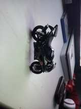 Maisto Yamaha YZF-R1 1:18 Die-cast Motorcycle - Image 3