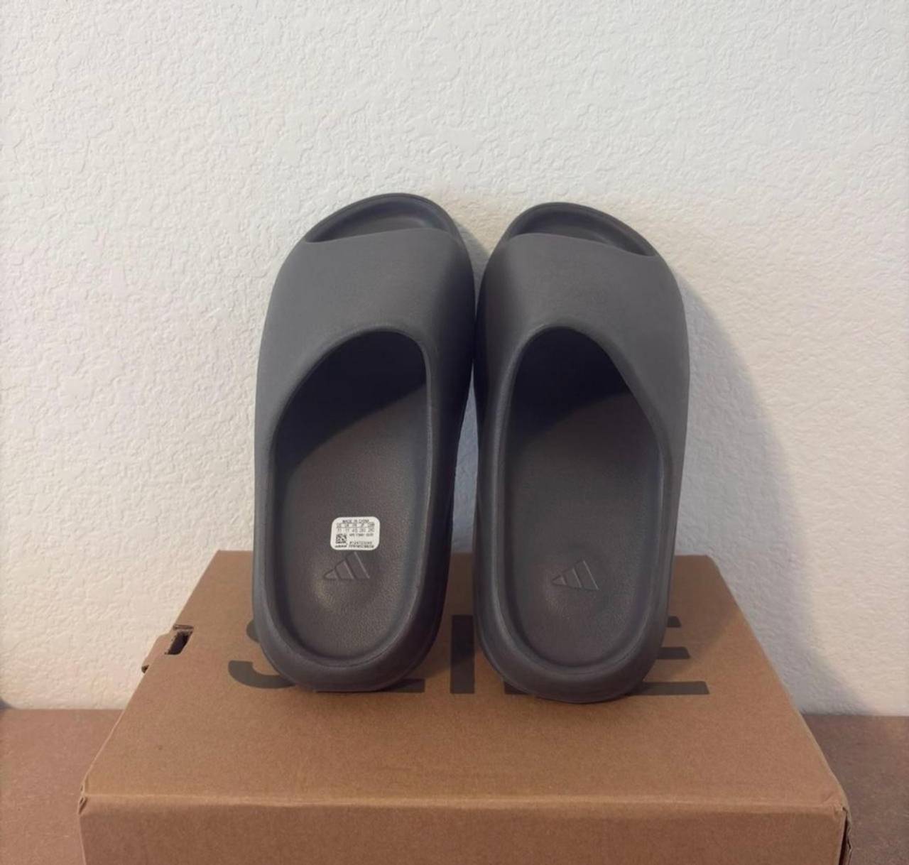 Onyx Yeezy Slide size 10 