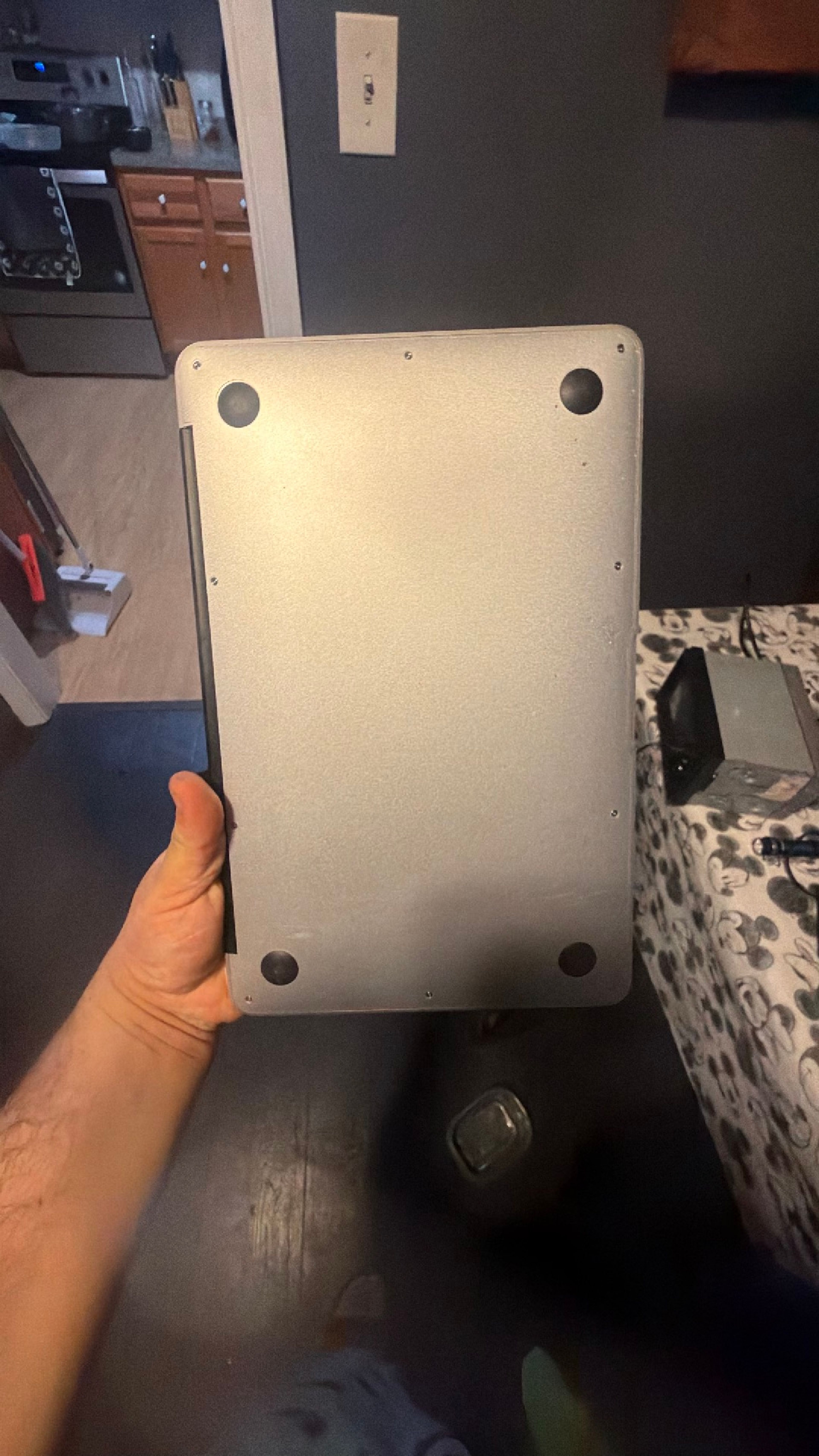 Apple MacBook Air 13-inch Early 2015 - Image 2