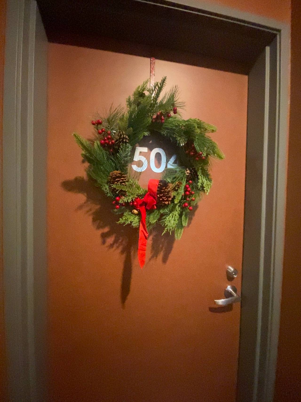 ARTIBETTER Artificial Lighted Christmas Wreath