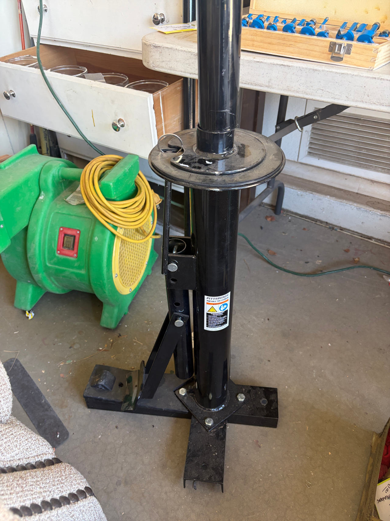 Pittsburgh Automotive Manual Tire Changer