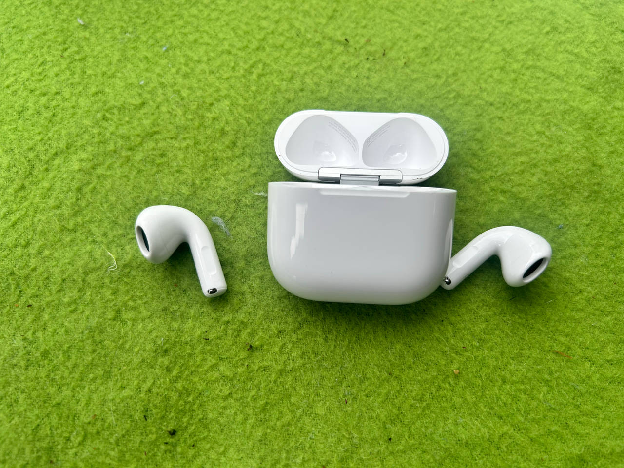 Apple AirPods 4 with Active Noise Cancellation