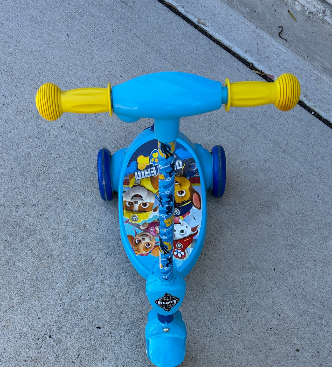 Huffy Paw Patrol 3-Wheel Tilt n' Turn Scooter