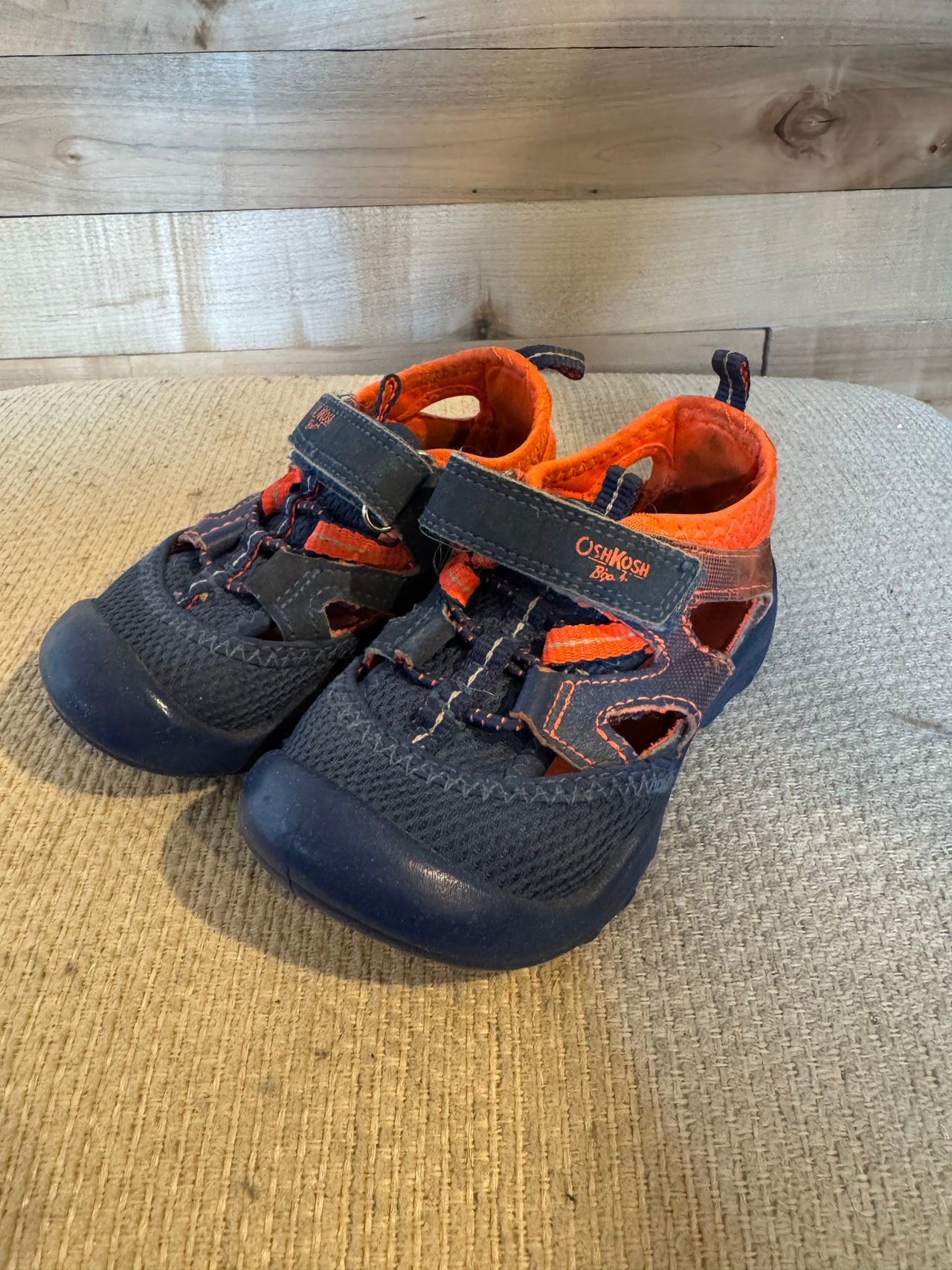 OshKosh B'gosh Kids' Sandals
- size 7