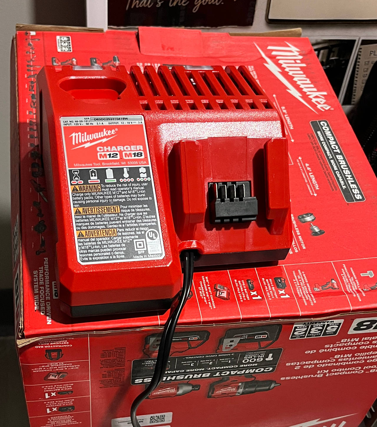 Milwaukee M12 & M18 Multi-Voltage Charger