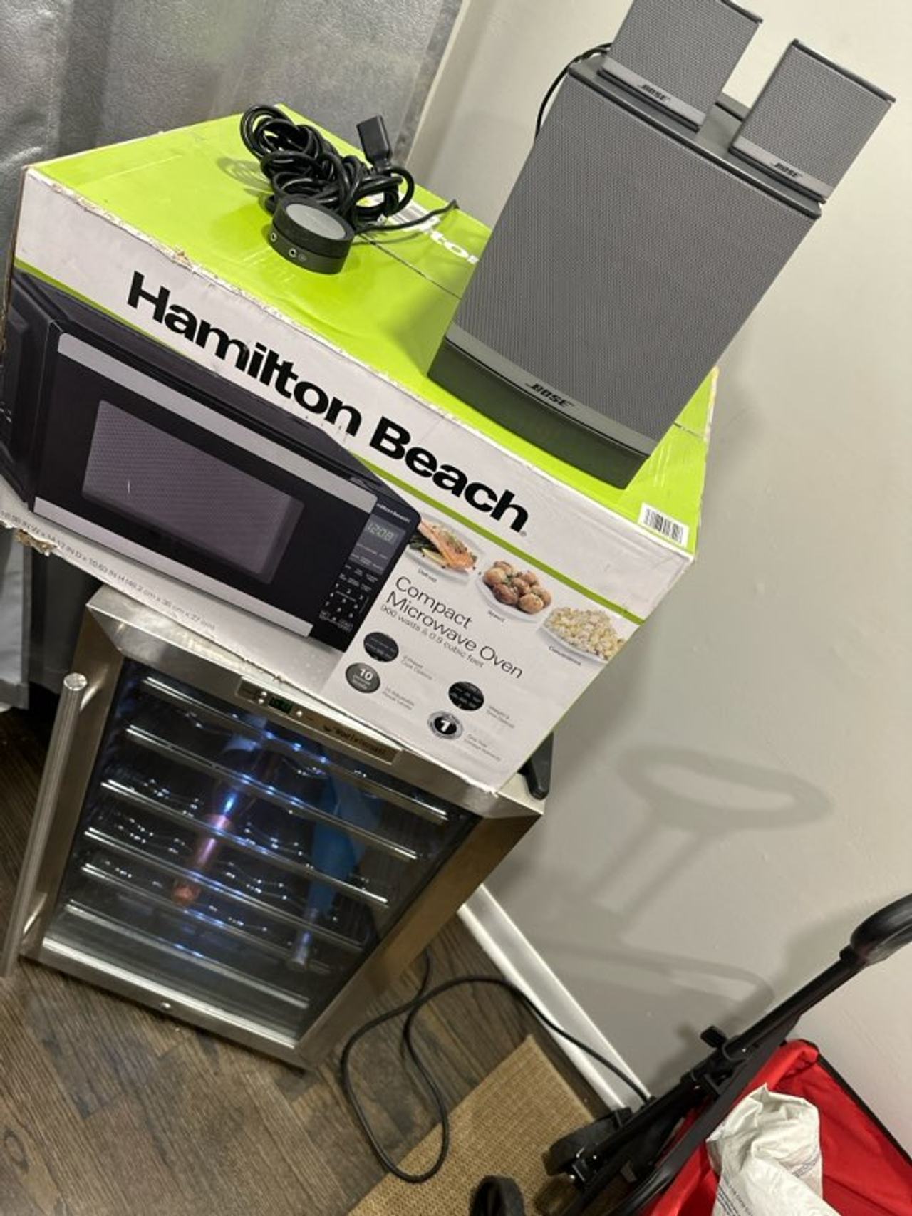 Hamilton Beach Compact Microwave Oven