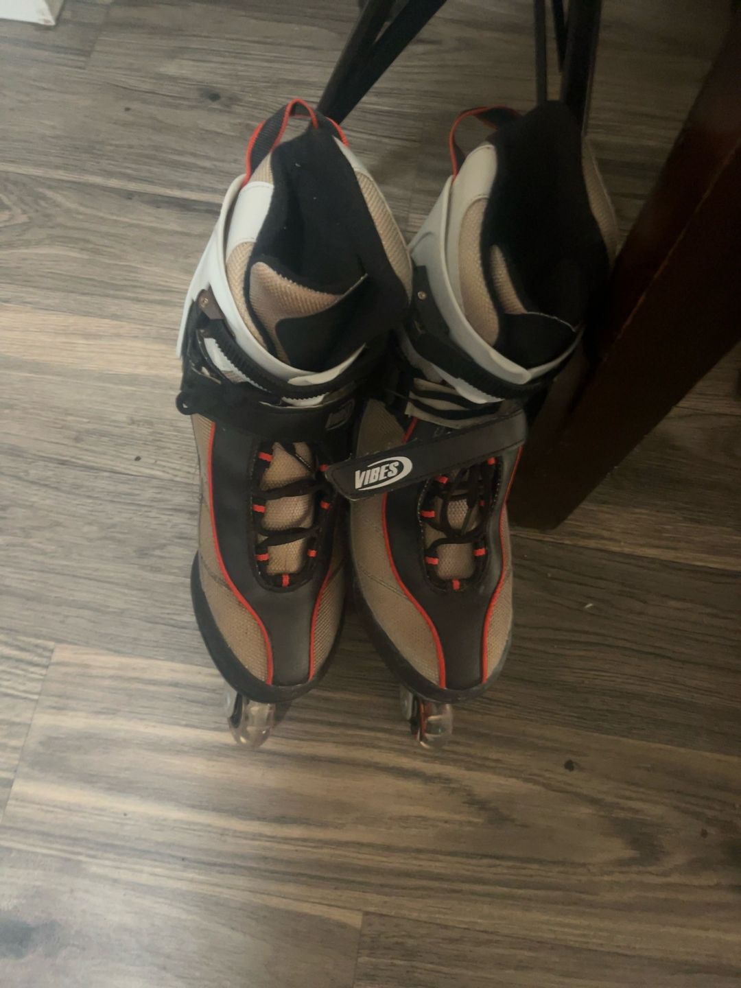 Vibes High Impact ALU Chassis Rollerblades Gray/Black/Red