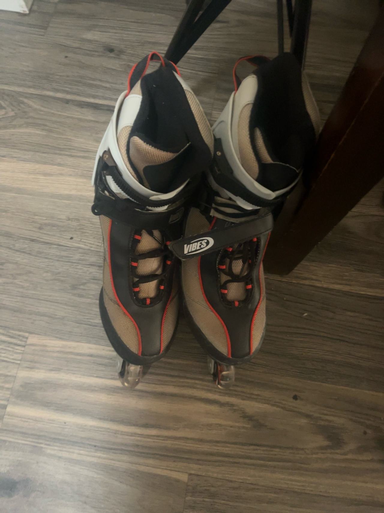 Vibes High Impact ALU Chassis Rollerblades Gray/Black/Red