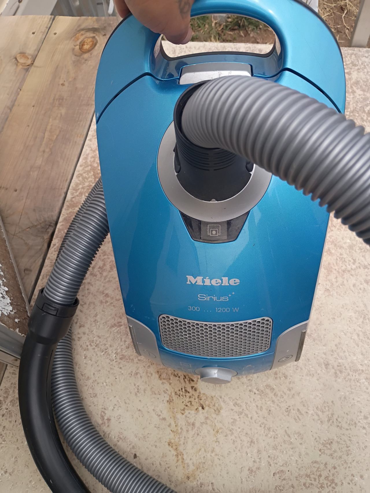 Miele Sirius S5211 Canister Vacuum