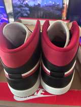 Size 9M Air Jordan 1 Mid Noble Red Gently USED - Image 5