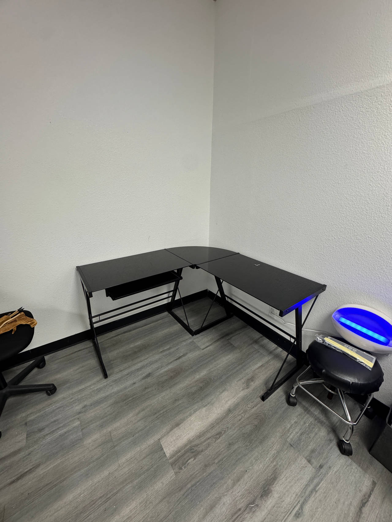 L-shaped computer desk black