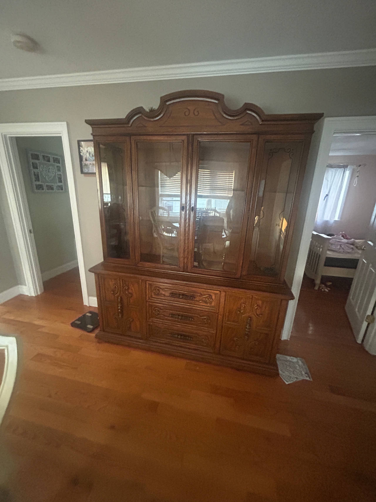 China Cabinet Hutch