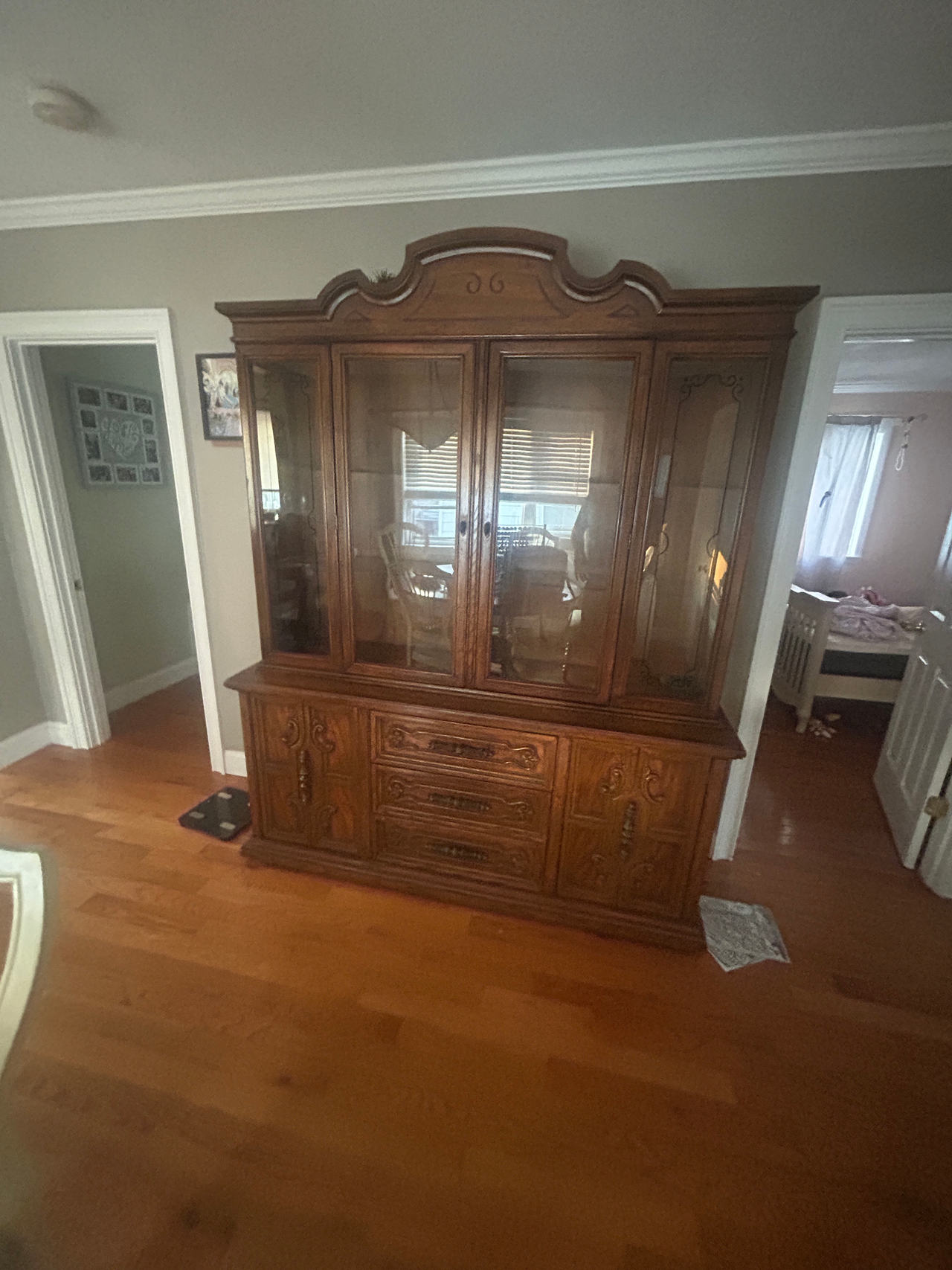 China Cabinet Hutch