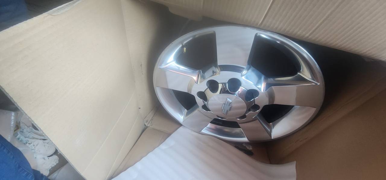 Chevrolet Silverado 20" Chrome Wheel