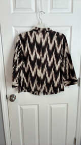 Women's Ikat Print Button-Up Blouse - Image 5