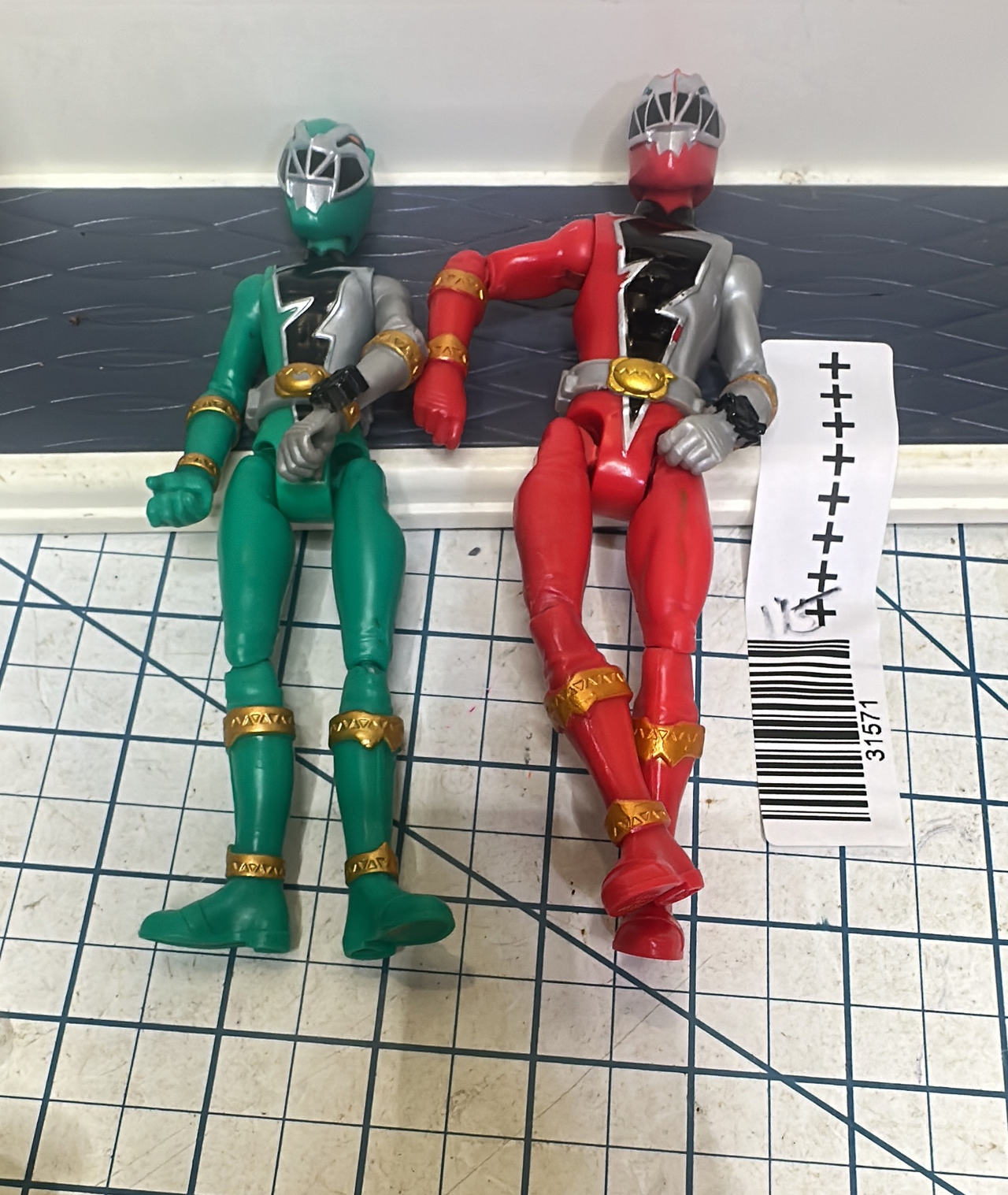 Power Rangers Dino Fury Red and Green Ranger Figures
