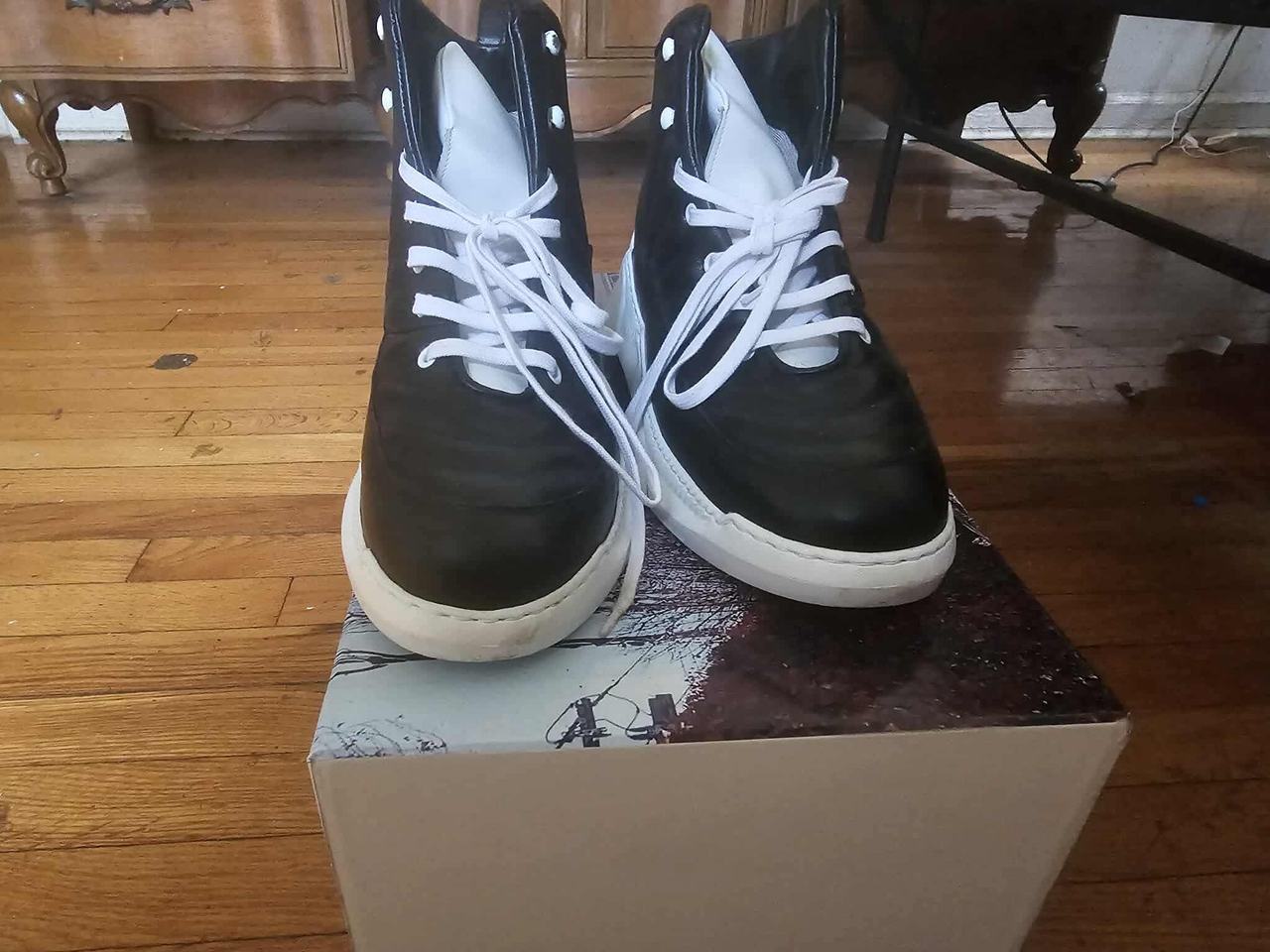 Wolf of Fitness Sneakers
