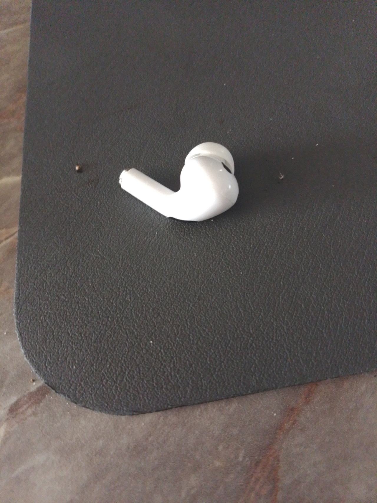 Apple AirPods Pro (1st Generation) Right Earbud Only