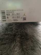 Air Jordan 11 Low - Image 2