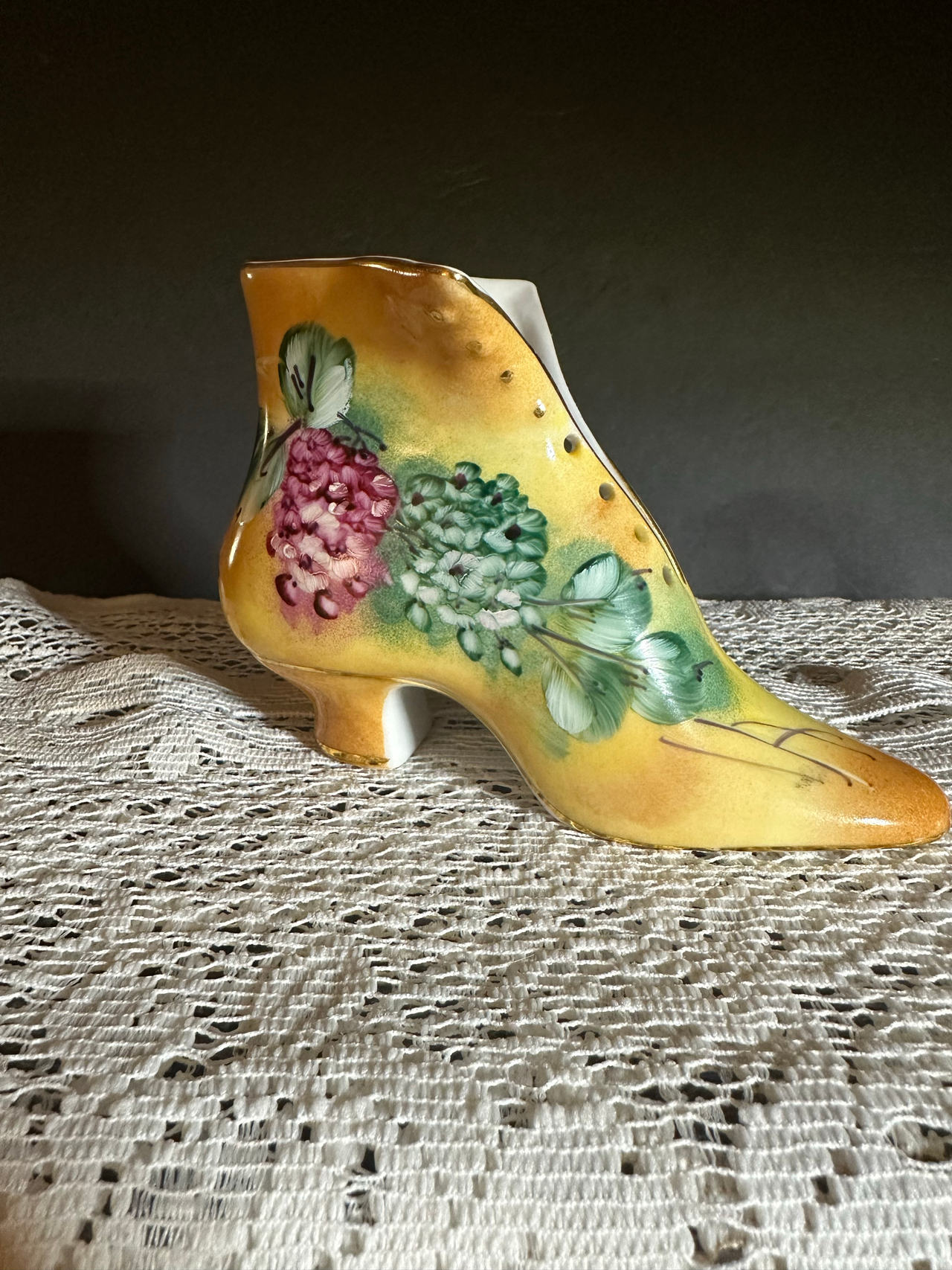 VINTAGE LIMOGES CHINA VICTORIAN LACE UP STYLE SHOE/TRINKET HOLDER