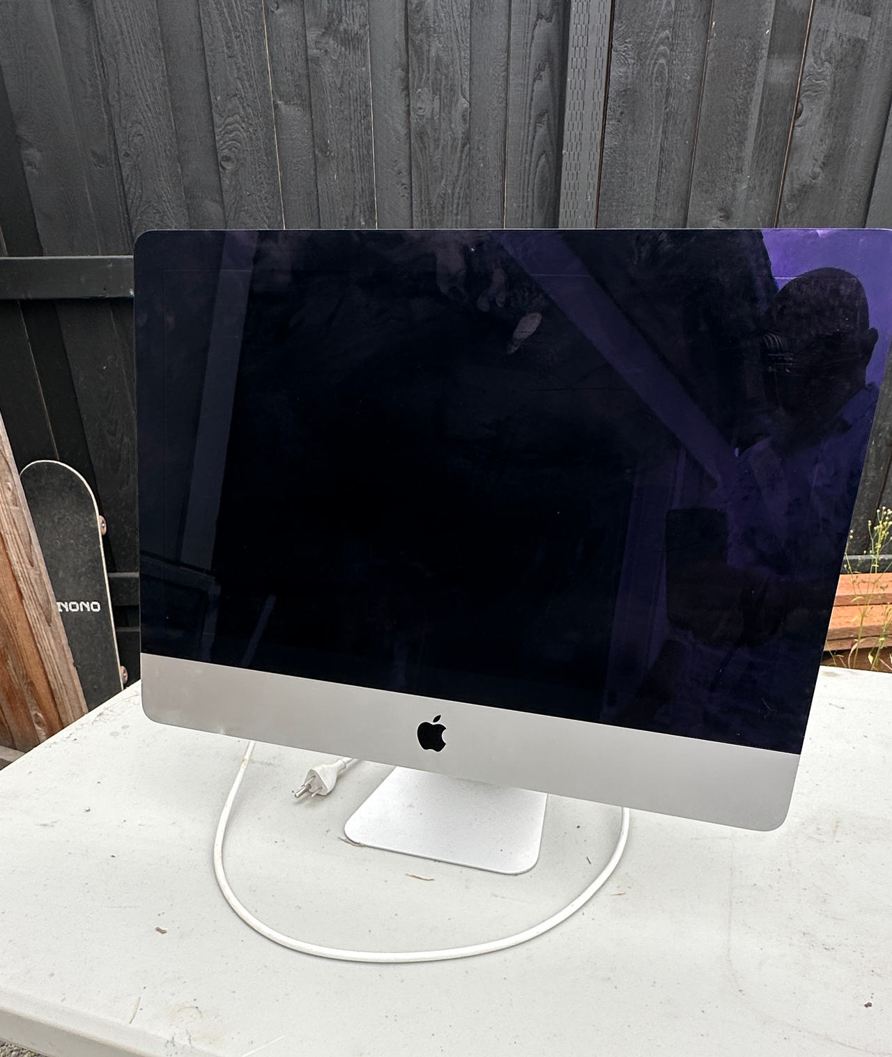 Apple iMac 21.5-inch