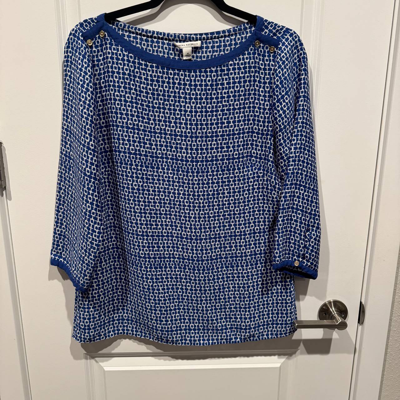 Banana republic Women's blue Geometric Print Top 3/4 sleeves size medium 