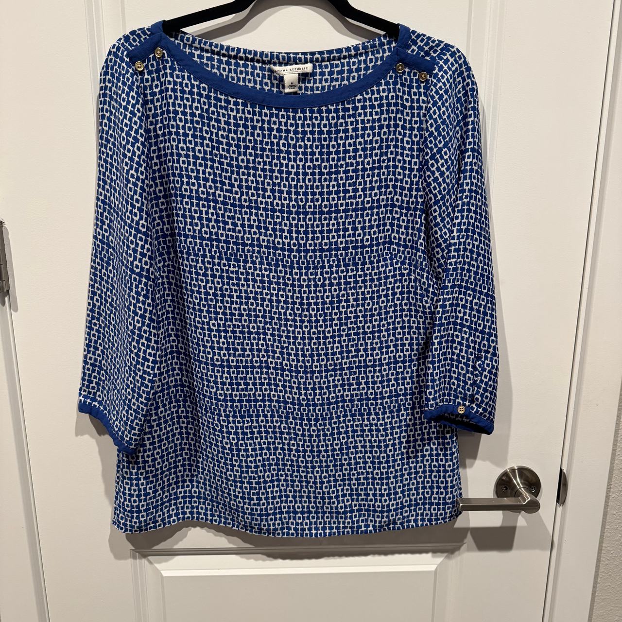 Banana republic Women's blue Geometric Print Top 3/4 sleeves size medium 