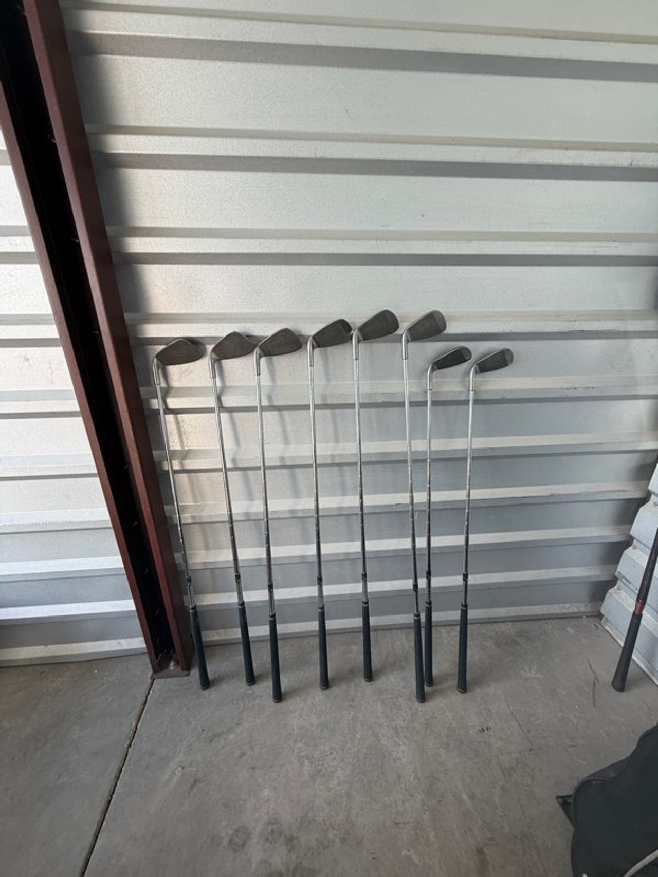 Tour Edge mixed golf club set and bag.