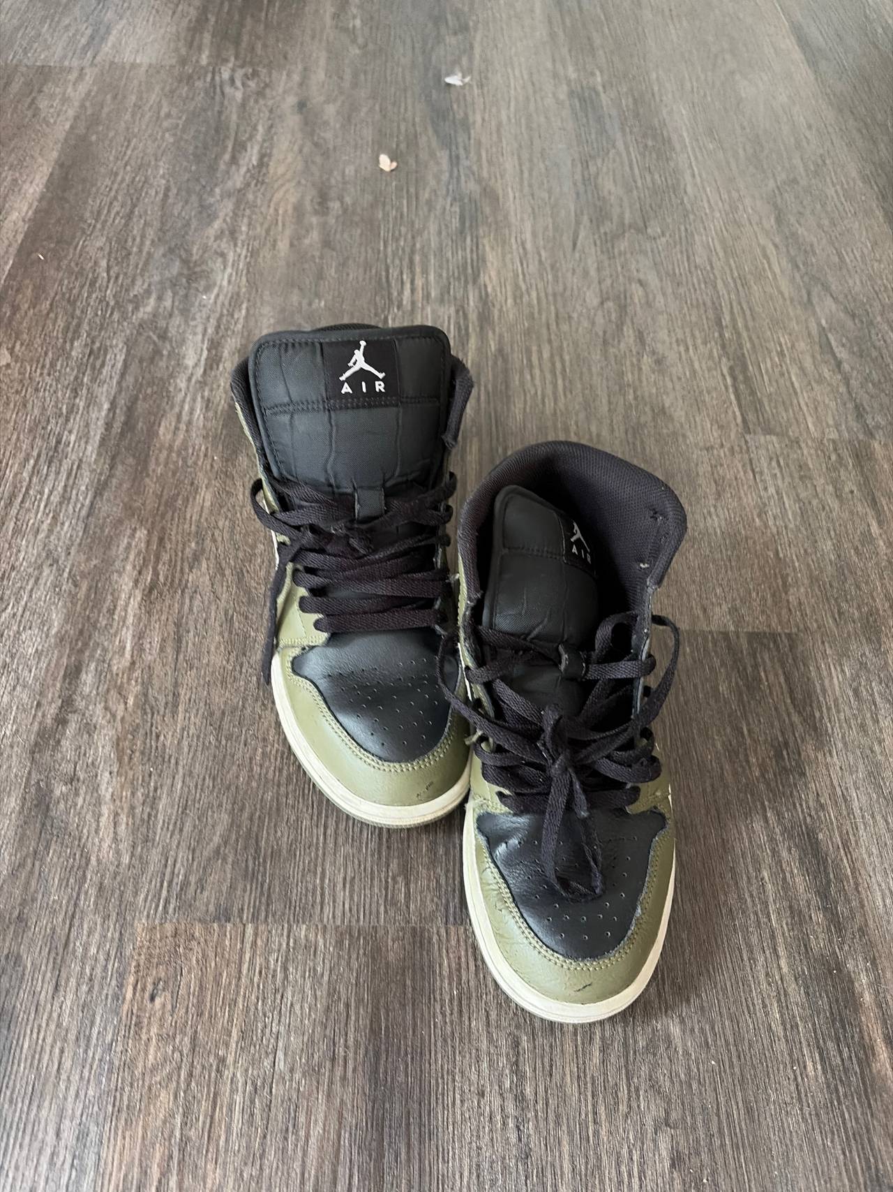 Air Jordan 1 Mid Olive Black