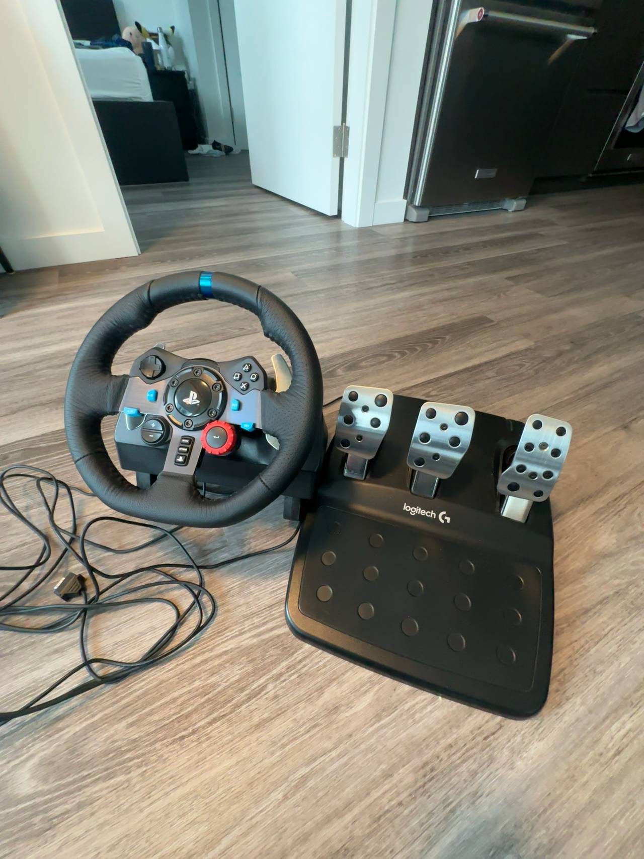 Logitech G29 Driving Force Racing Wheel with Pedals – Black