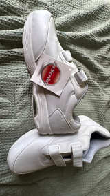 Men’s InStride Take Flight  White . Size 12 - Image 2