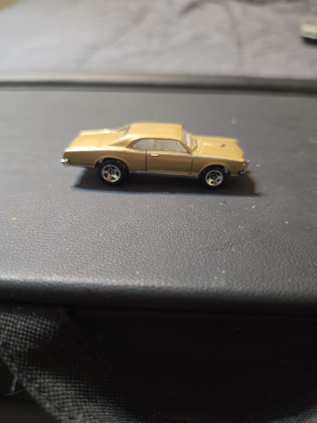 Hot Wheels '67 Pontiac GTO Spectraflame Gold