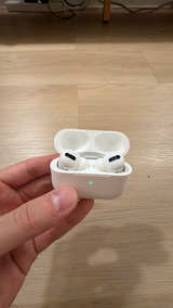 Apple AirPods Pro (1st gen) - Image 2