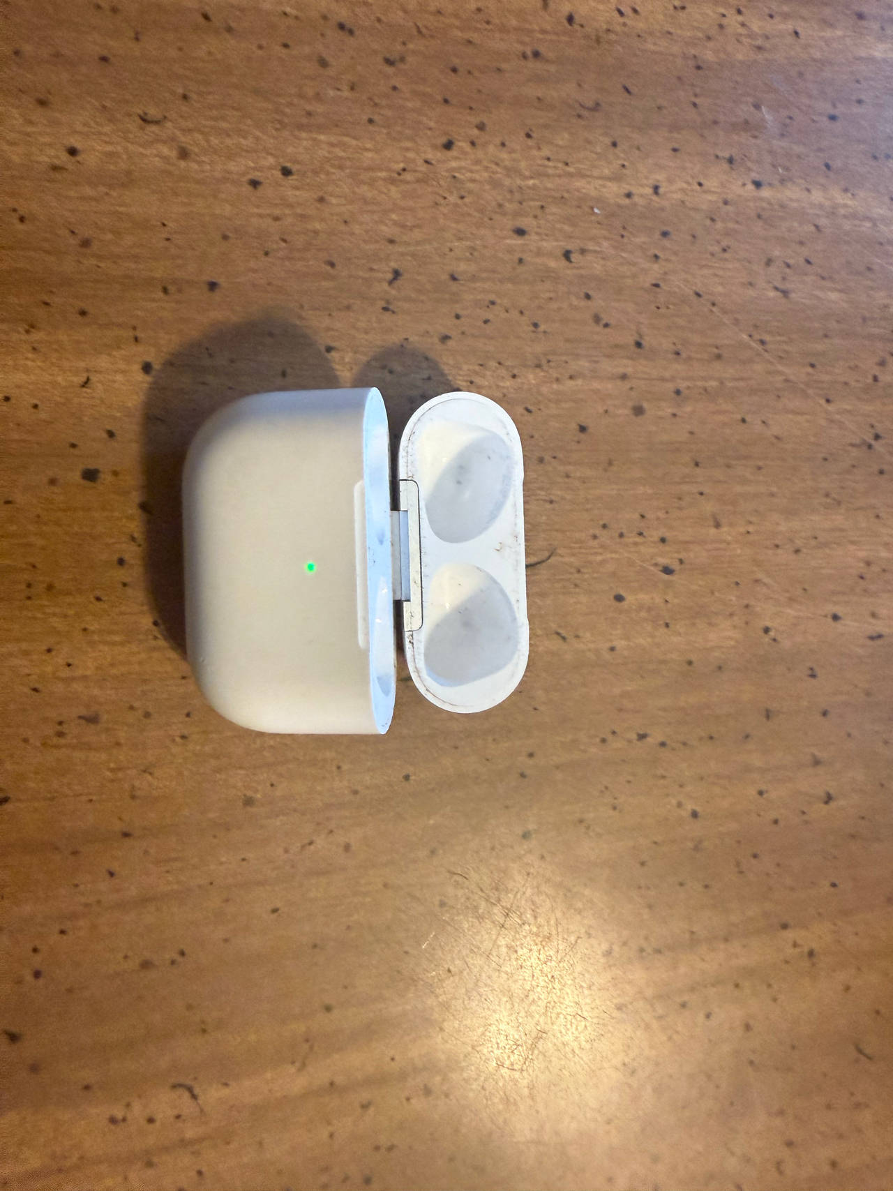 Apple AirPods Pro Charging Case